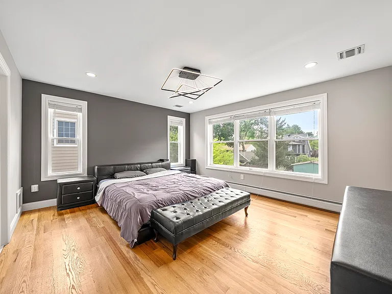 156 Phelps Ave — Photo 15