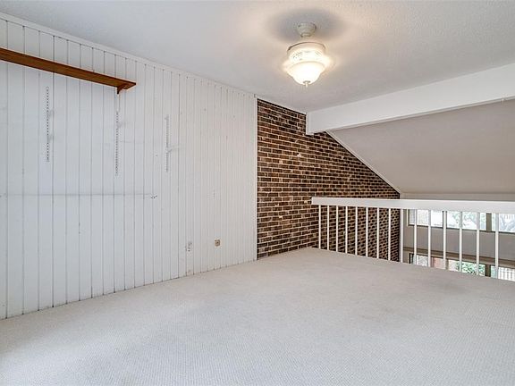 3rd image of 2912 Shady Lake Cir