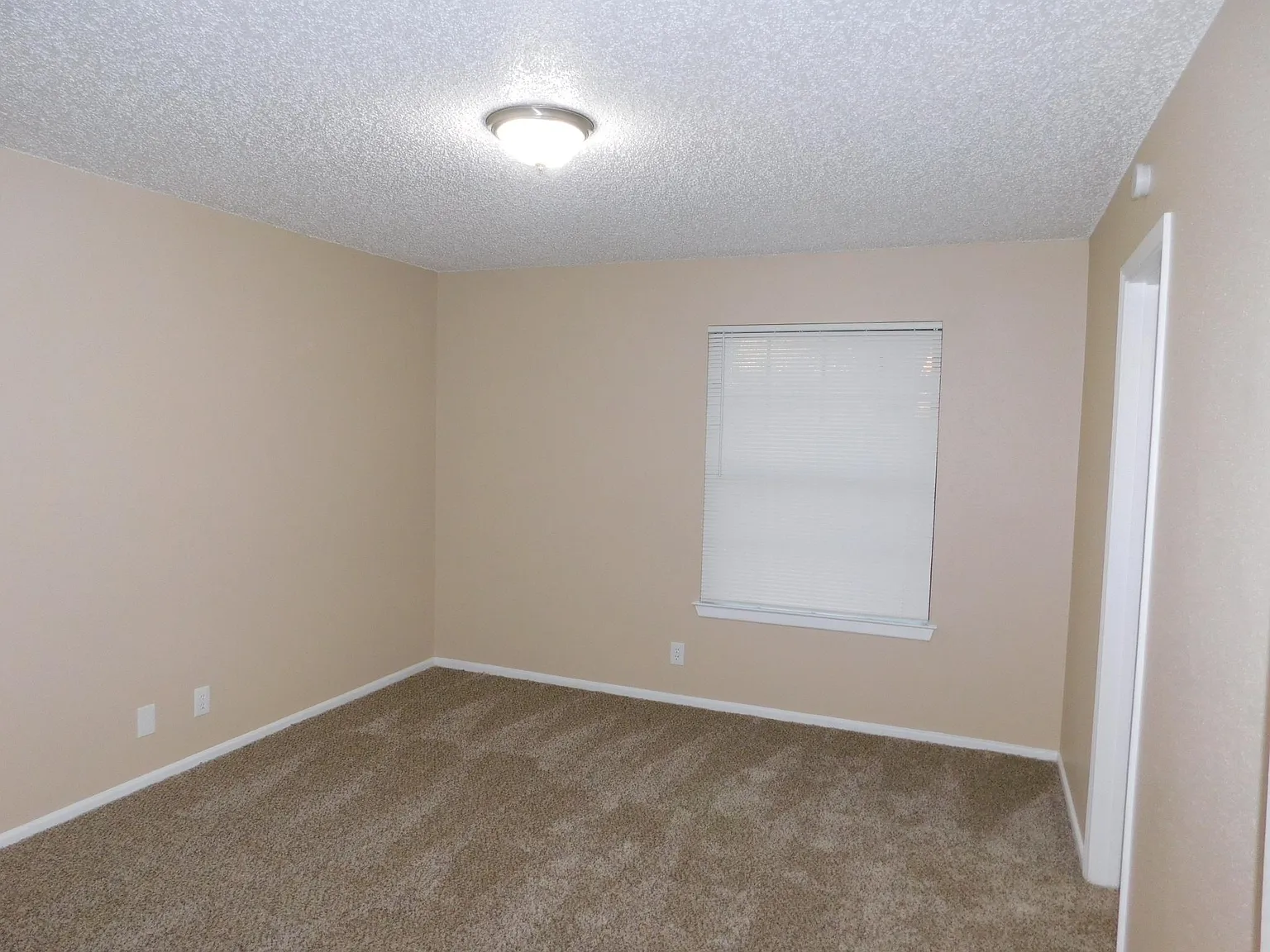 1 bed, 718 sqft, $925 — Photo 2