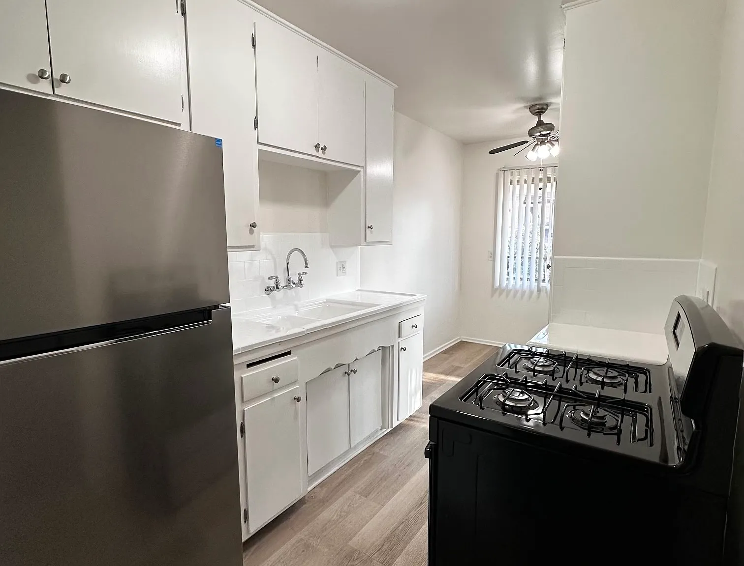 516 N Mar Vista Ave — Photo 1