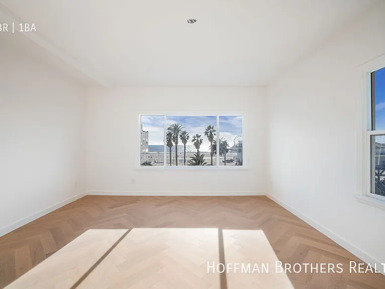 1661 Appian Way #5 — Photo 11