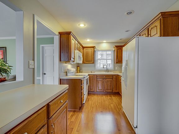 5th image of 911 Shady Oaks Ct
