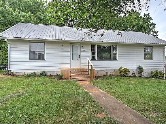 3rd image of 3938 Bond Dr