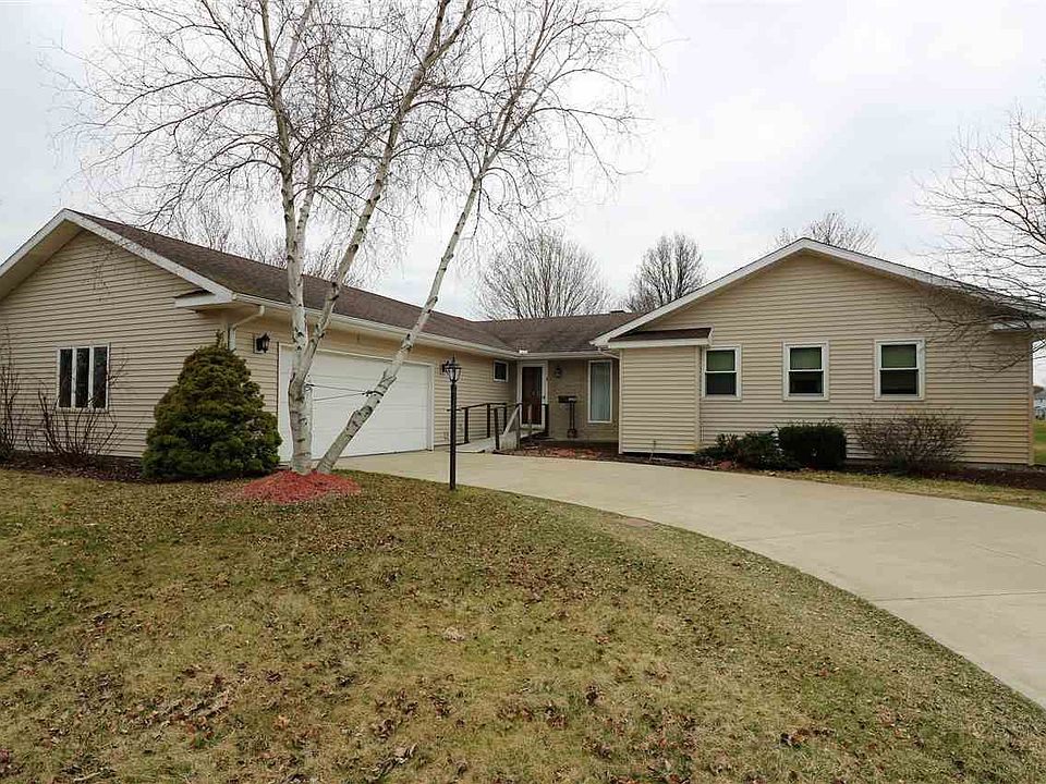1st image of 22800 Springwood Dr