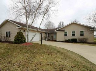 22800 Springwood Dr, Elkhart, IN 46514