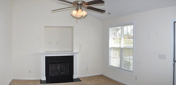 3rd image of 143 Carriage Hill Dr