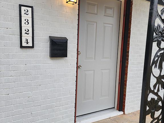 3rd image of 2324 McCracken Dr