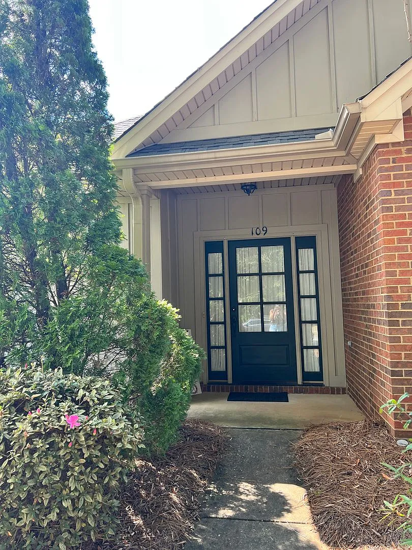 Building Photo - 1630 Academy Dr #109