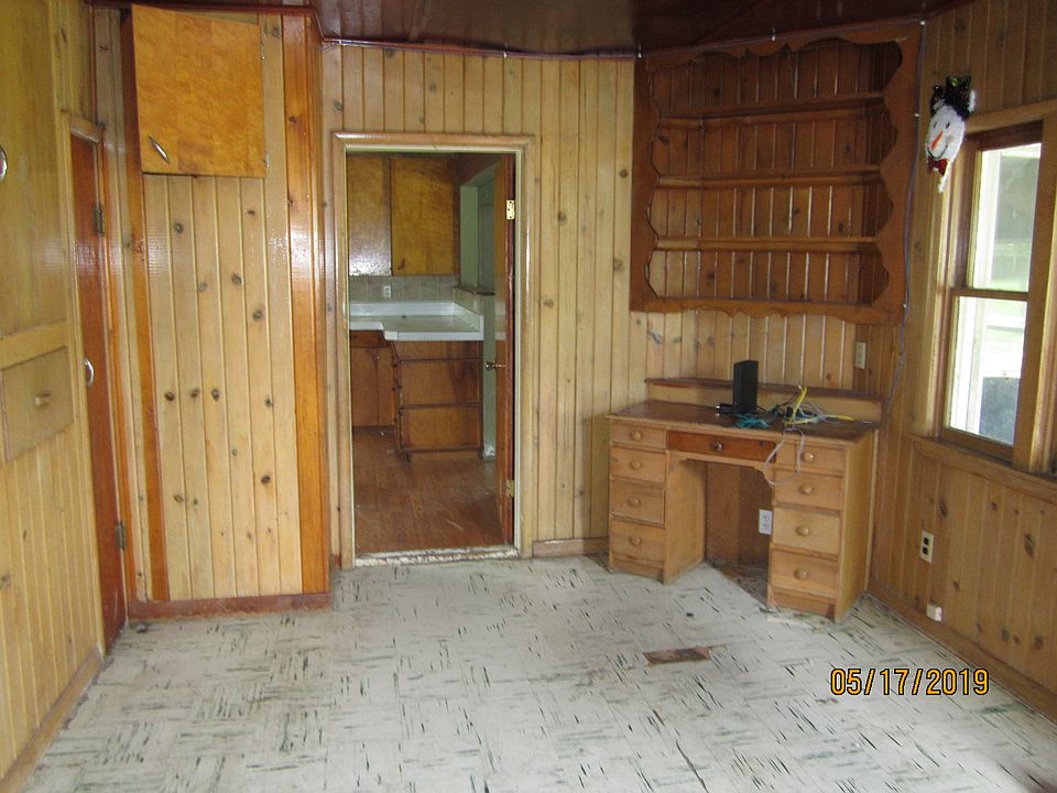 2nd image of 207 Allen St