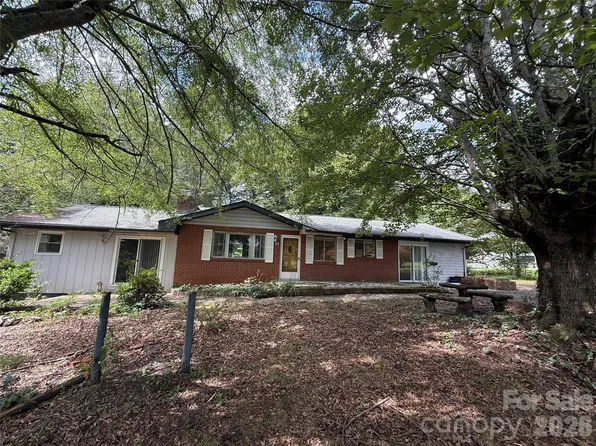 75 Enchantment Cir, Etowah, NC 28729