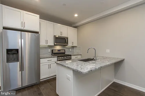 613 S 7th St #2R Photo 1 613 S 7th St #2R Photo 1