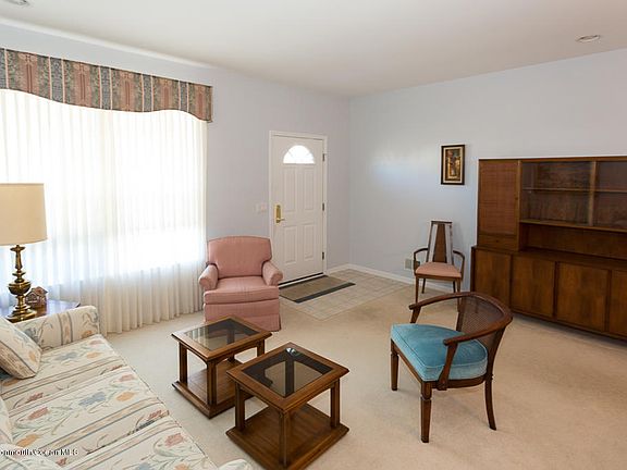 5th image of 27 Deerchase Ln #100A