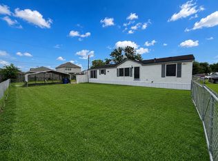 153 Prairie Lea Dr, Angleton, TX 77515