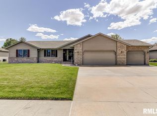 118 Lilac Ln, Chatham, IL 62629