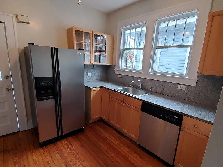 807 E 39th St — Photo 29