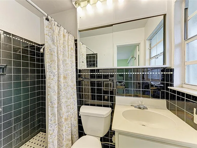 1827 Alta Vista St — Photo 21