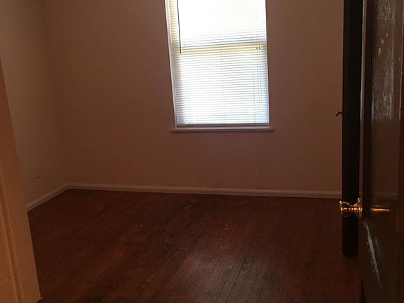 Small bedroom 