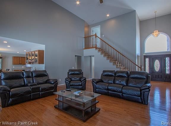3rd image of 51185 Shadywood Dr