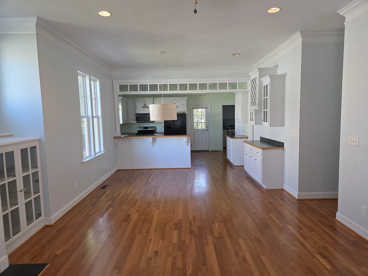3 bed, 1521 sqft, $2,000 — Photo 3