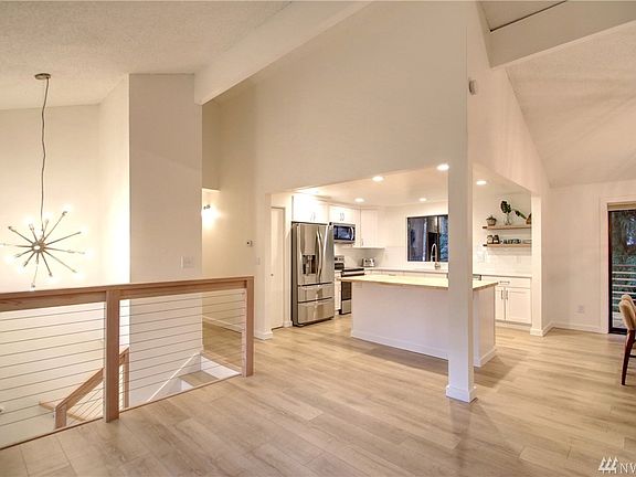 4th image of 430 Shoshone Dr