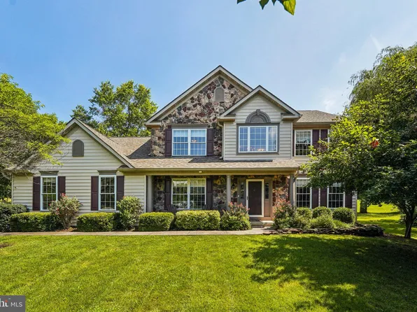102 Heritage Ct, Phoenixville, PA 19460