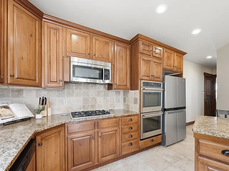 1916 N 1550 E — Photo 12