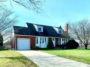 16 Byron Rd, Commack, NY 11725