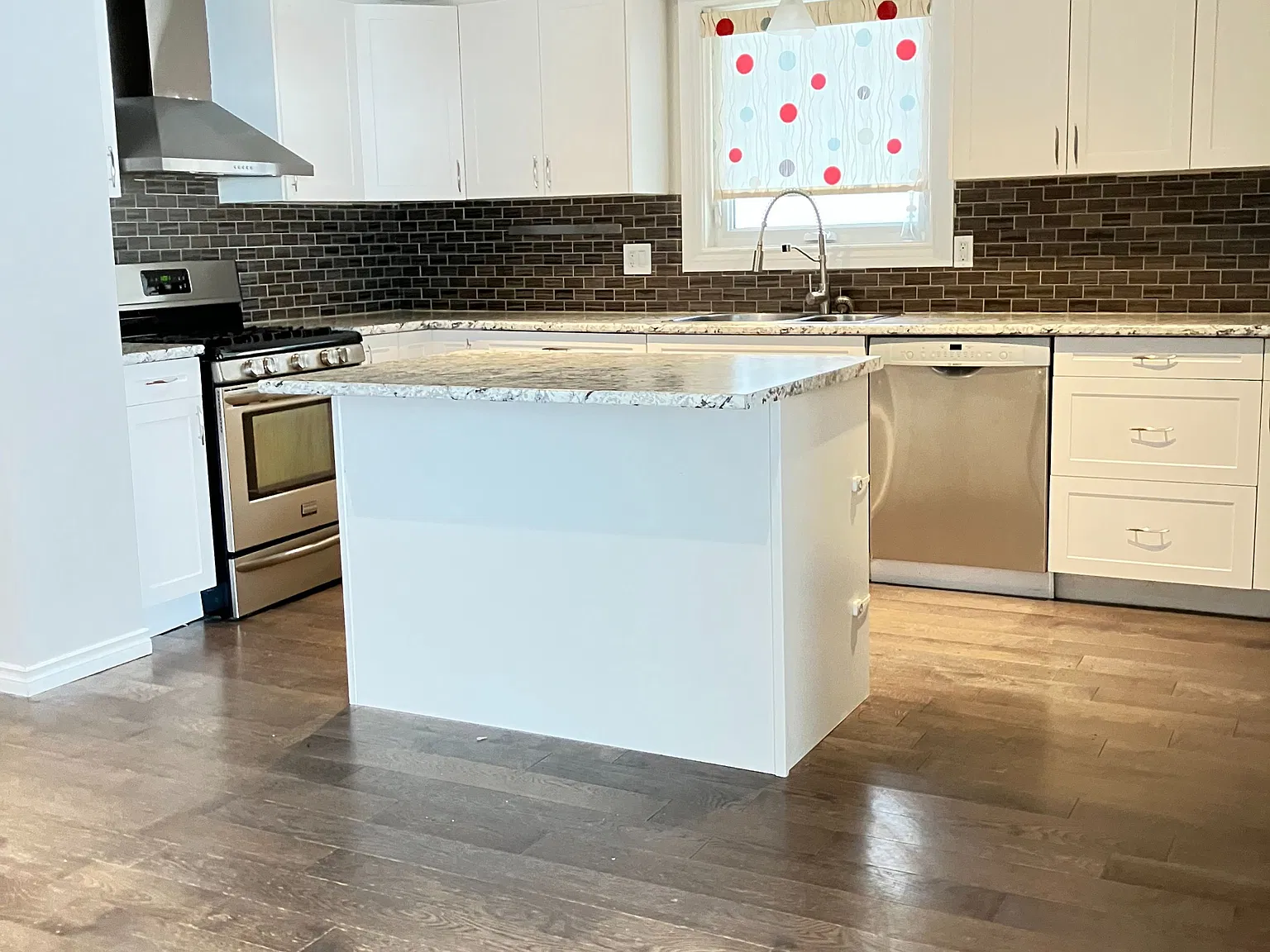 3 bed, $2,200 — Photo 4