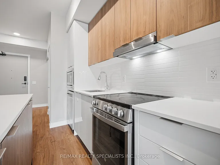 5105 Hurontario St #308 — Photo 9
