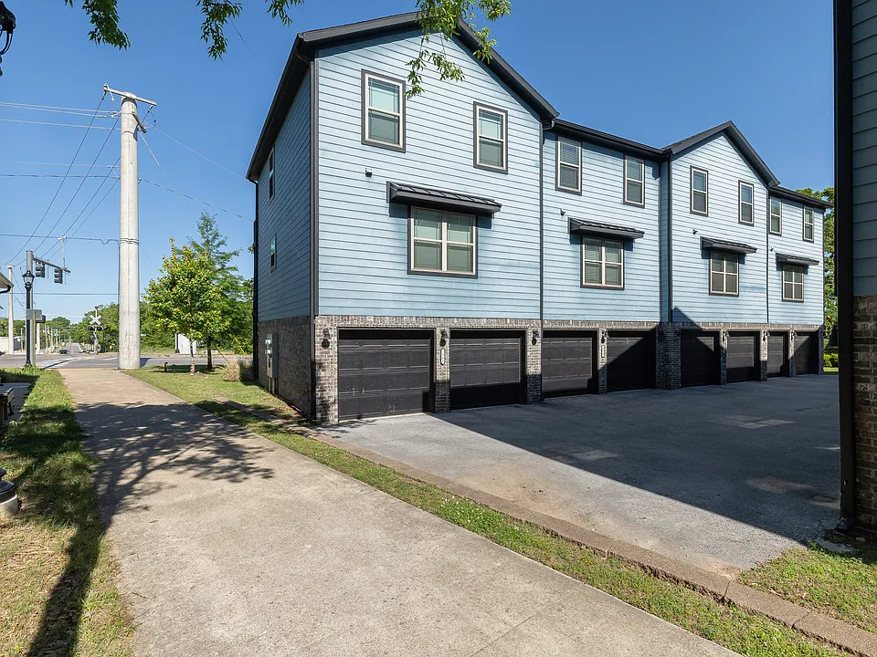 1975 N Bourbon Dr