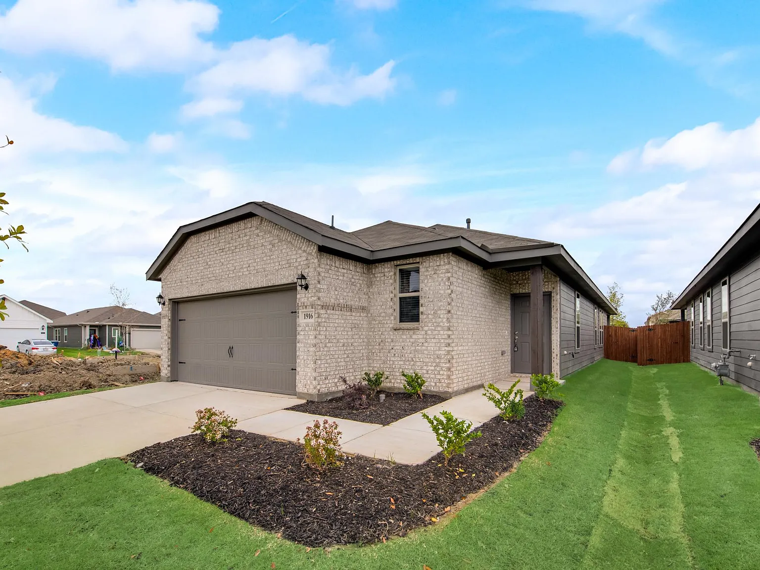 3 bed, 1798 sqft, $2,445 — Photo 2