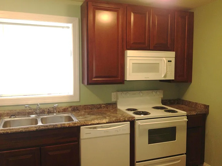 10430 Greenwood Rd — Photo 2