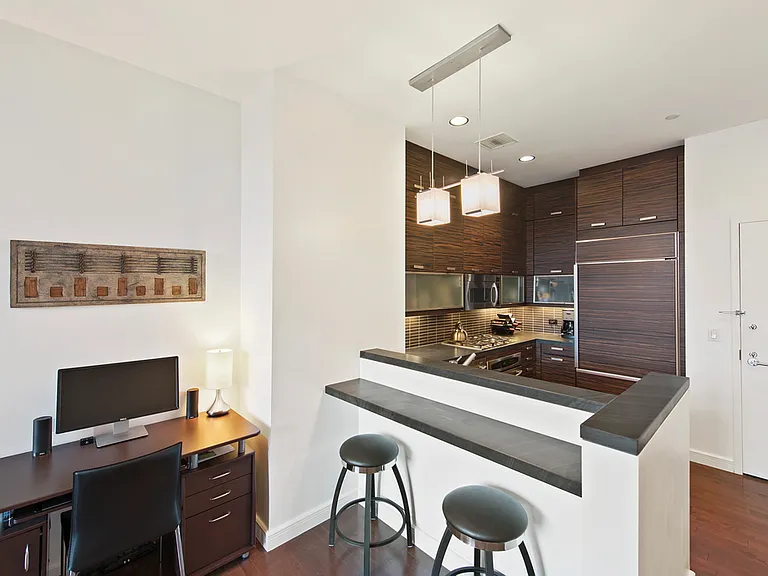 101 W 24th St #5B — Photo 4