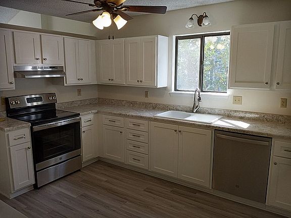 4th image of 1320 Preserve Dr