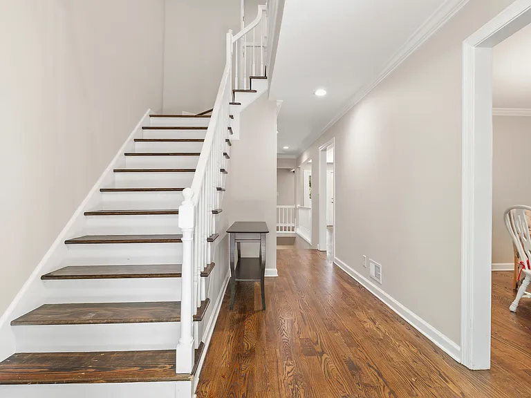 2368 Defoors Ferry Rd NW — Photo 2