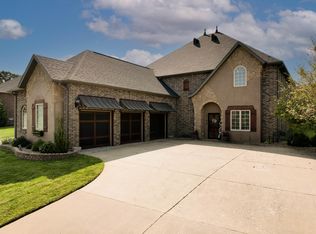 818 W Myra Dr, Nixa, MO 65714
