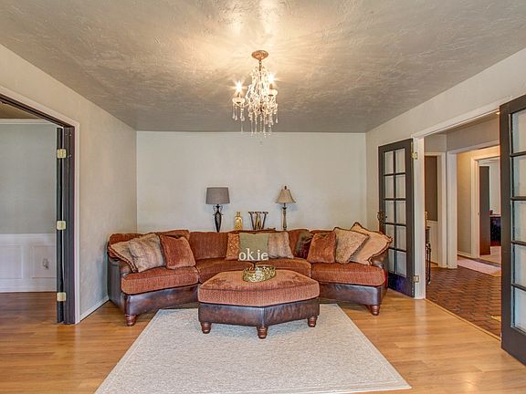 5th image of 11700 Victoria Pl