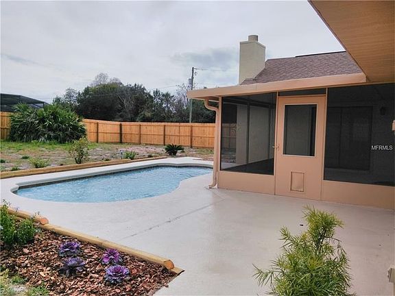 5th image of 1701 W Chapel Dr