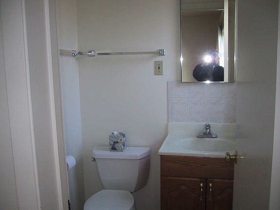 2nd image of 2418 Quintara St