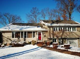 19 Wade Dr, Summit, NJ 07901