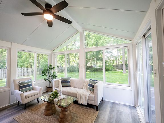 4th image of 9861 Oakleaf Way
