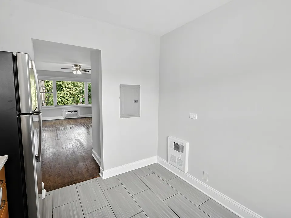 7630-38 N Eastlake Ter