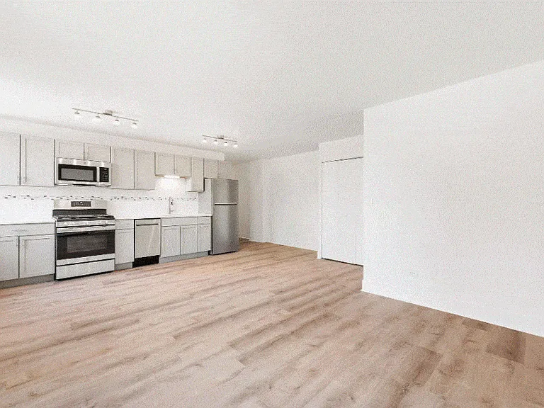2424 N.Clark — Photo 27