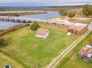 110 Wetherington Landing Rd, Stella, NC 28582