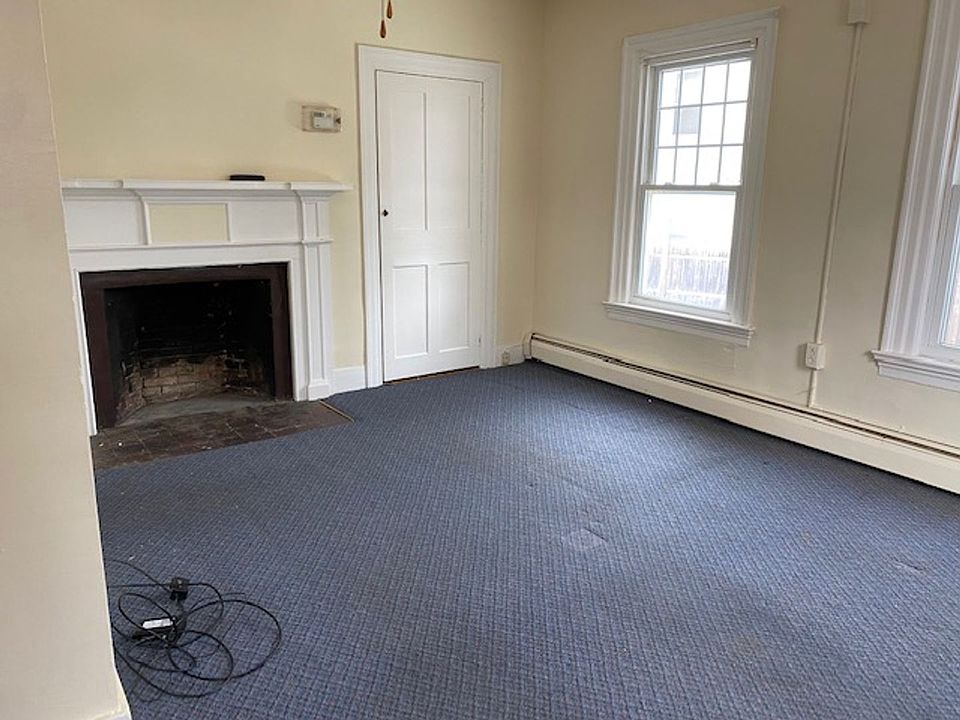 1st image of 11 Mulberry St Room 1