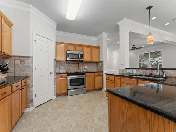 10137 Chestnut Dr, Baton Rouge, LA 70809