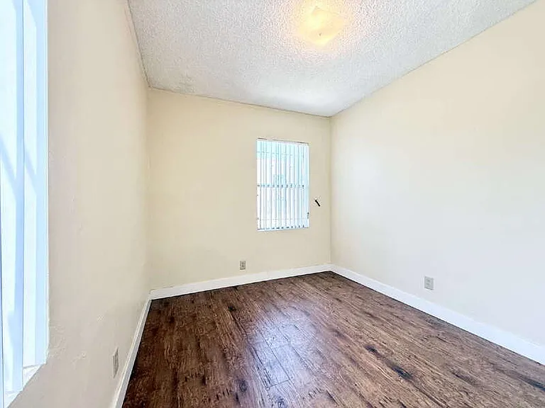 1497 W 29th St #1 — Photo 14