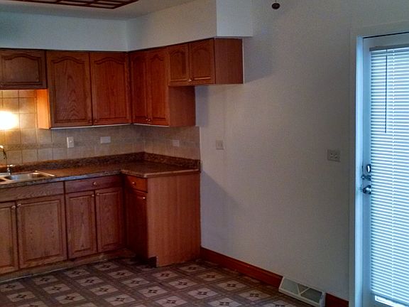 5th image of 558 Lynn Ct Unit C
