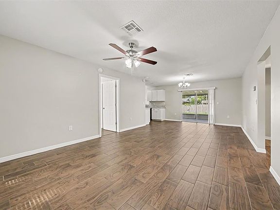3rd image of 450 PARK GLEN DRIVE