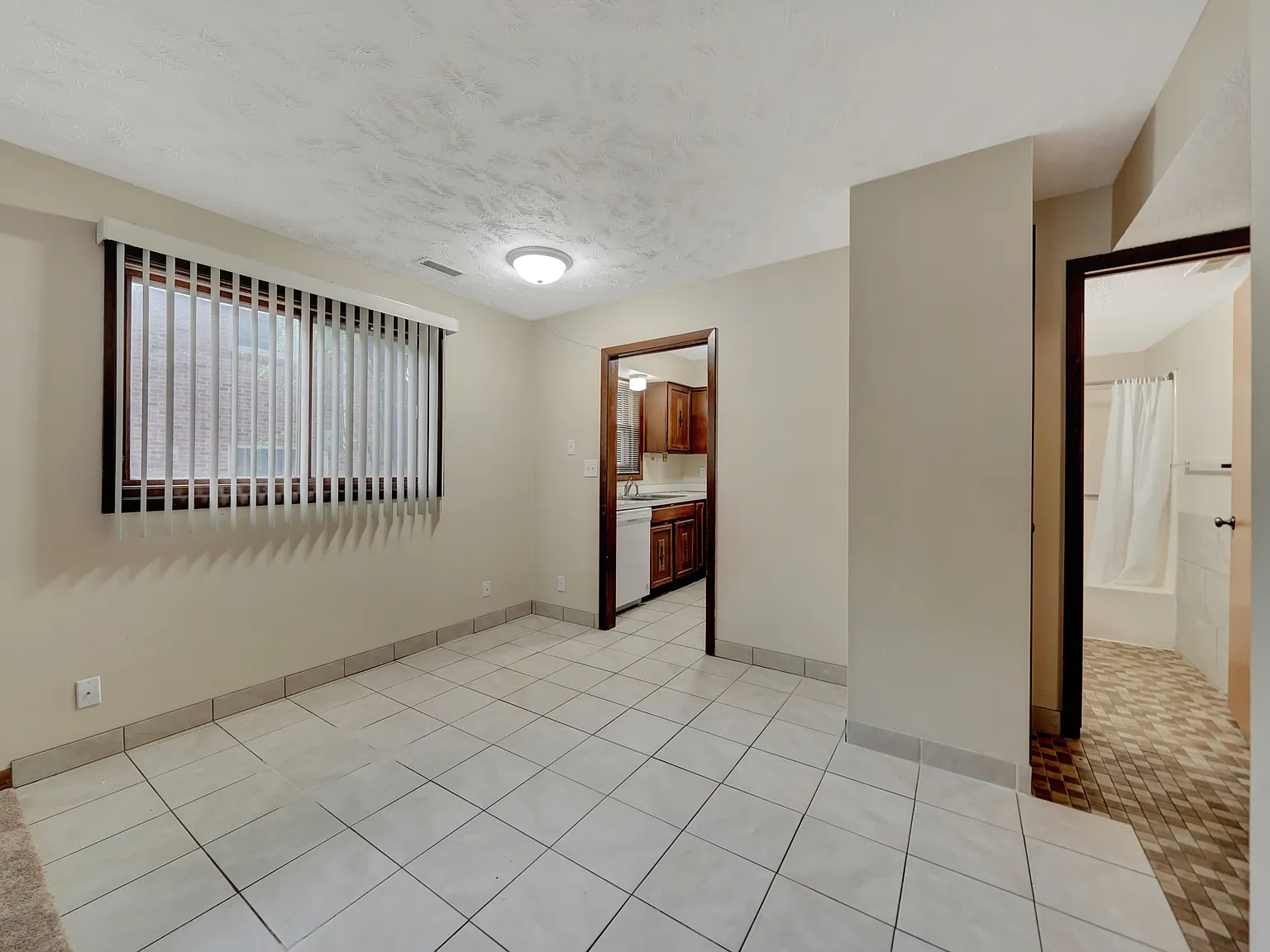 1801 Knox Street — Photo 3